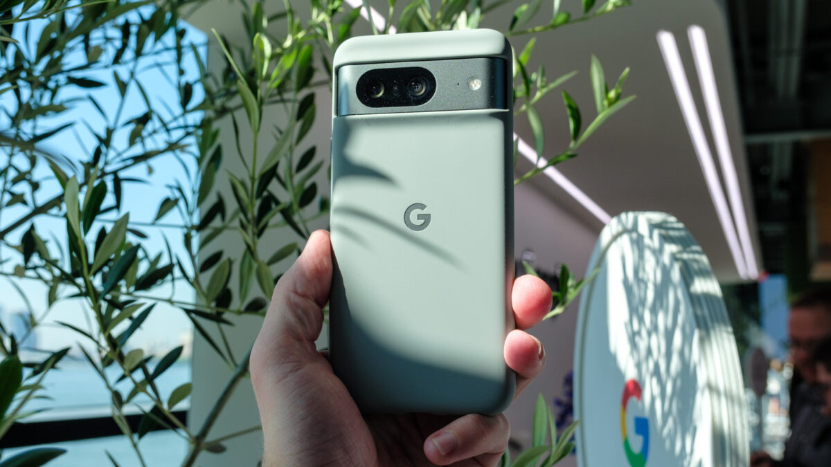 google pixel 8 back in hand