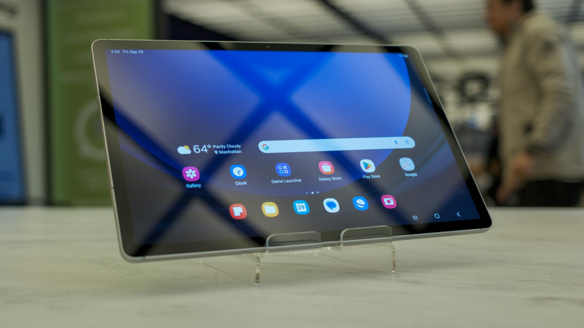 samsung galaxy tab s9 fe plus display on stand