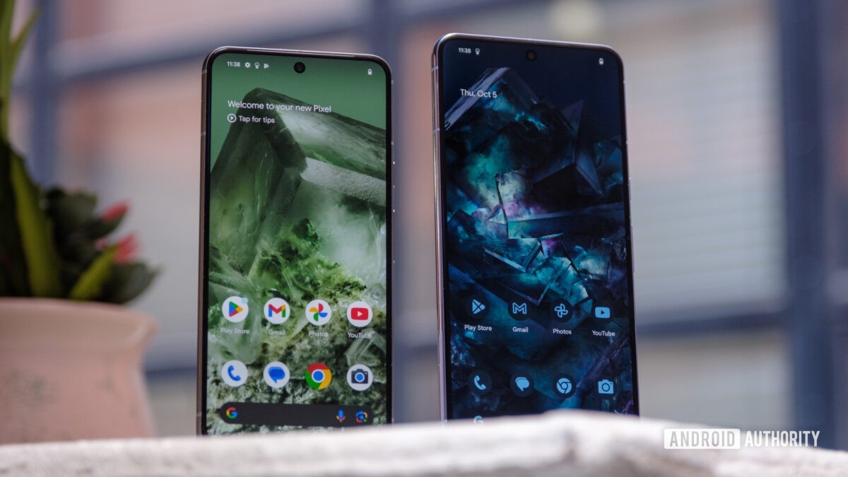 google pixel 8 pro vs pixel 8 display