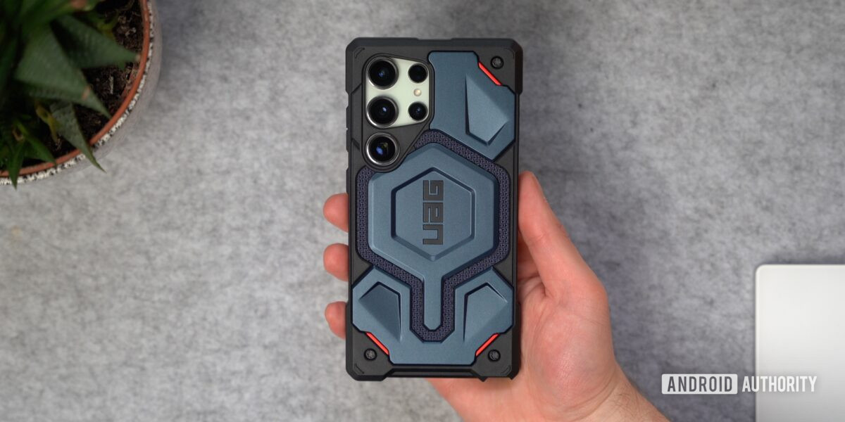 UAG Monarch PRO Magnetic Kevlar Series 2