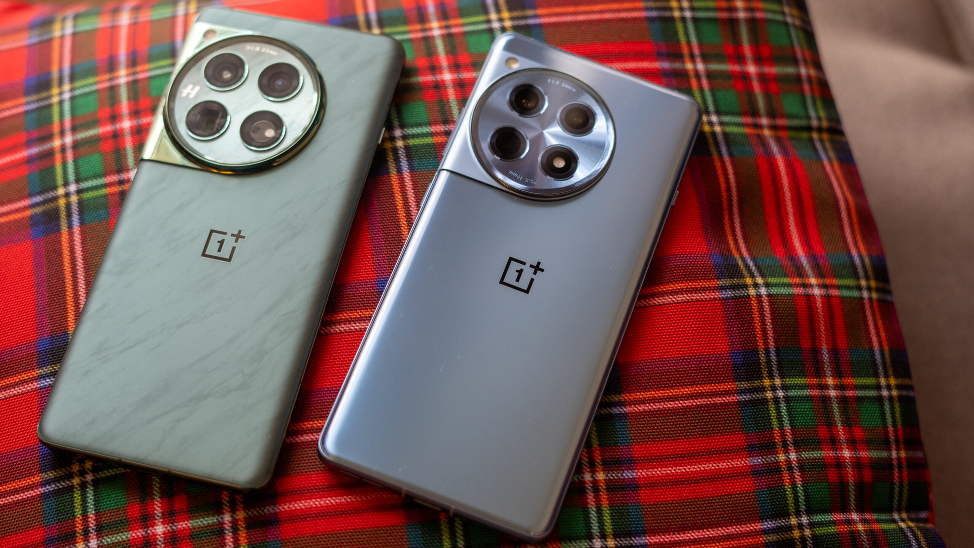 OnePlus 12 and OnePlus 12R on a couch