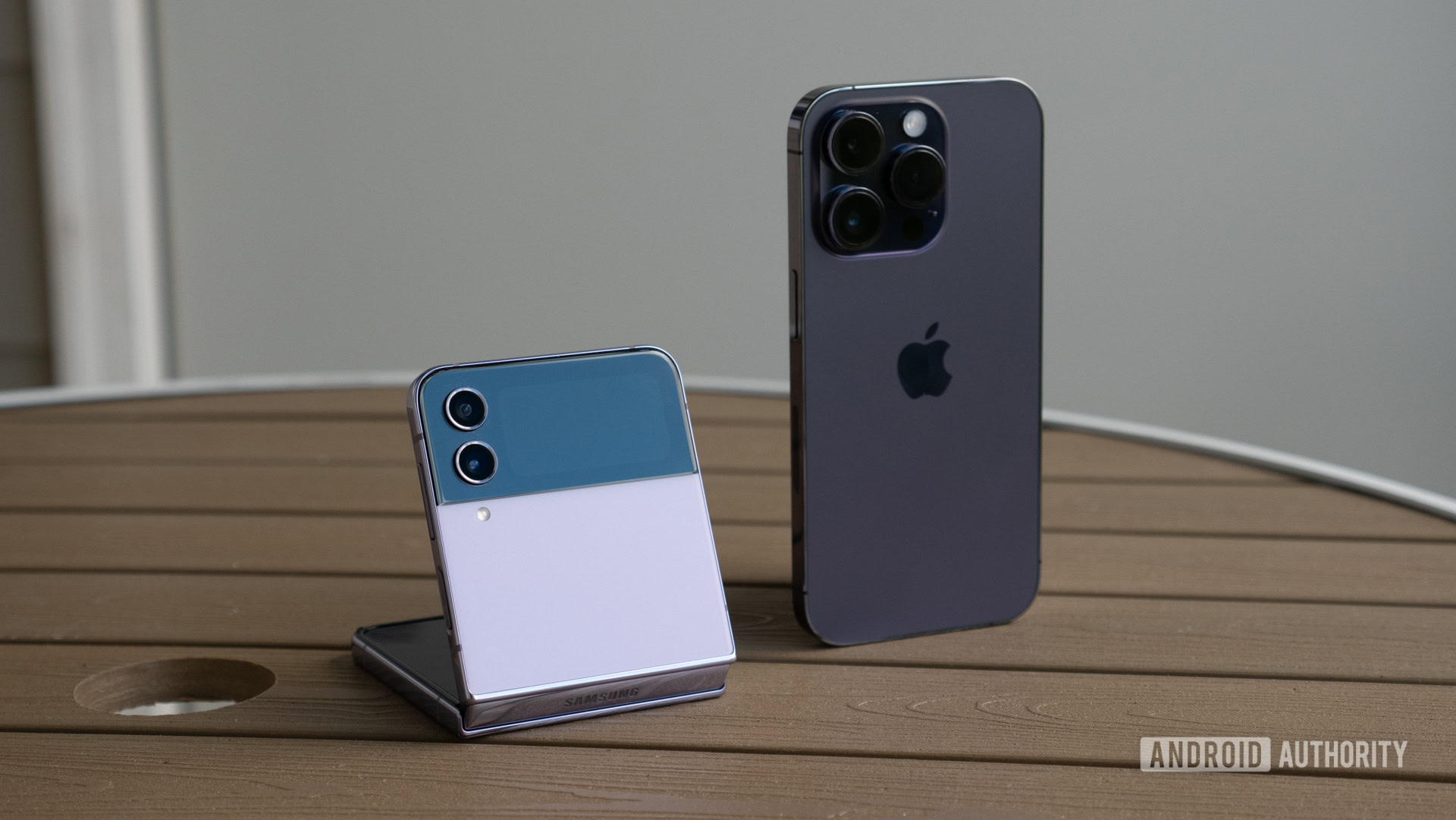 iphone 14 pro vs galaxy z flip 4 cameras