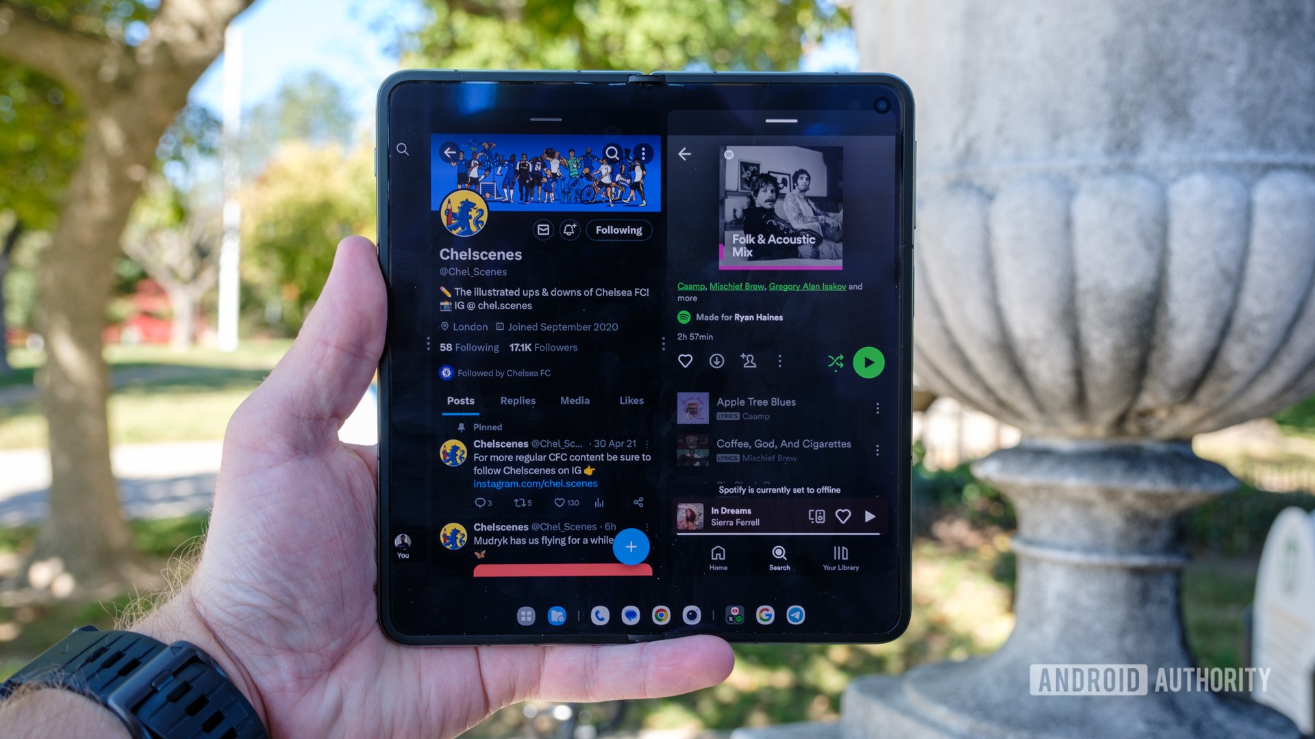 oneplus open multitasking in hand