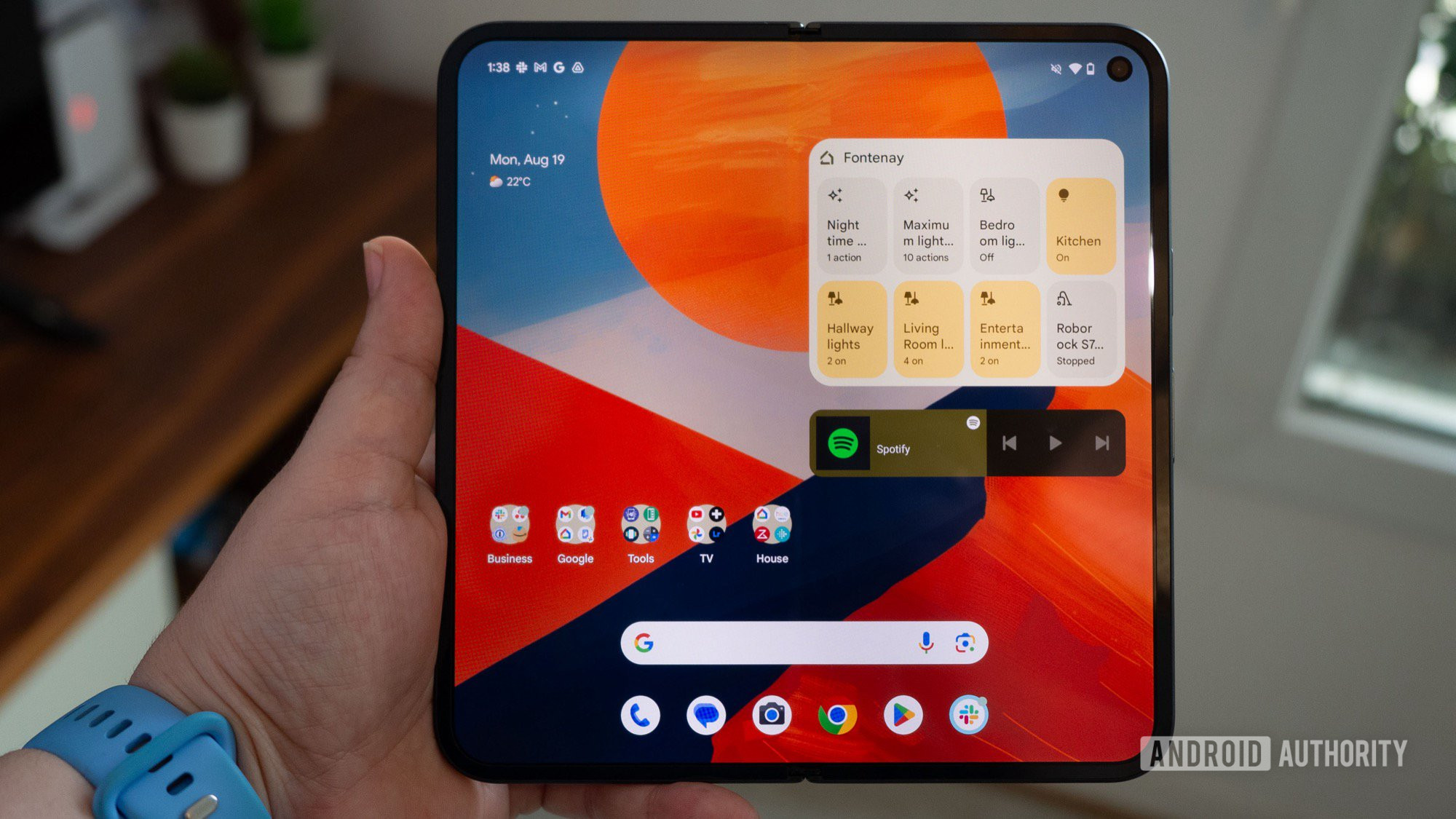 google pixel 9 pro fold unfolded display homescreen