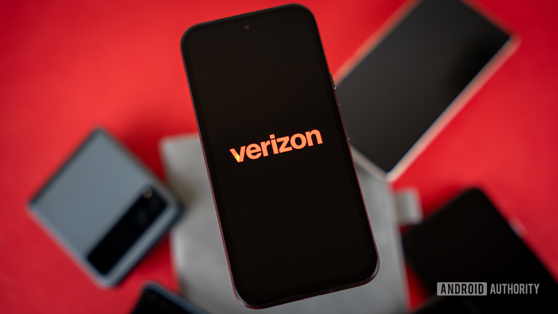 2024 Verizon logo on smartpohone Stock photo (9)