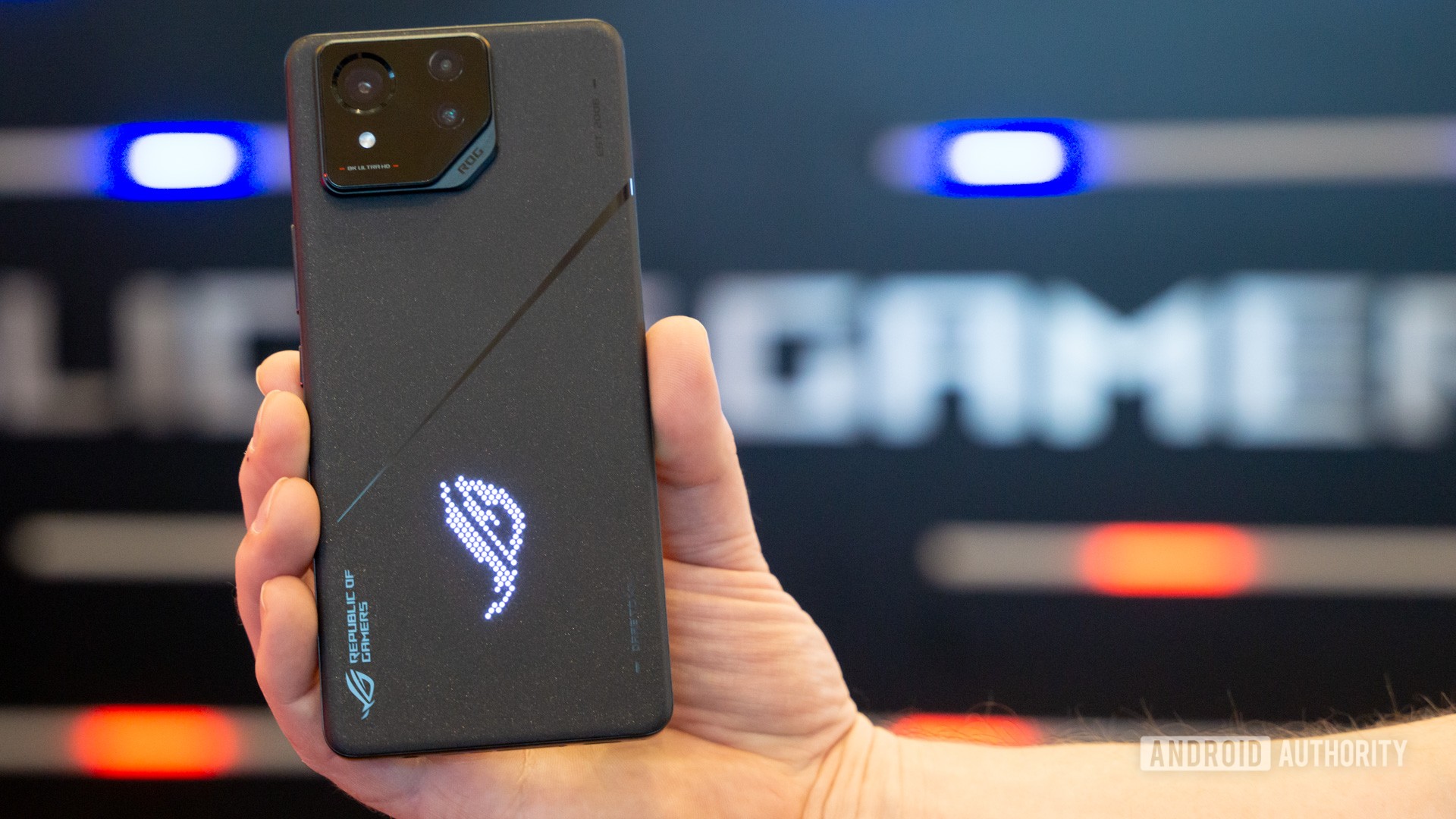 ASUS ROG Phone 8 back (4)