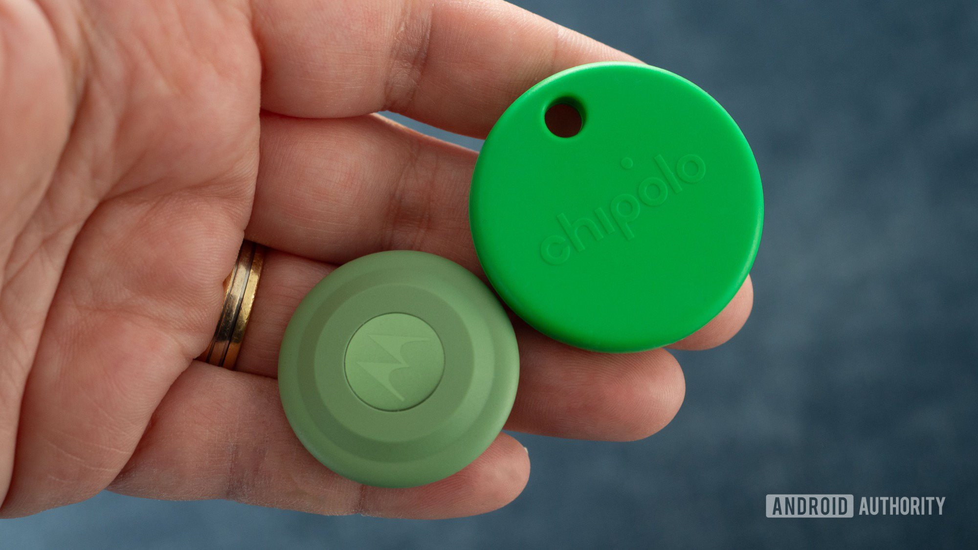 chipolo pop and moto tag bluetooth trackers 1 chipolo pop and moto tag bluetooth trackers 1