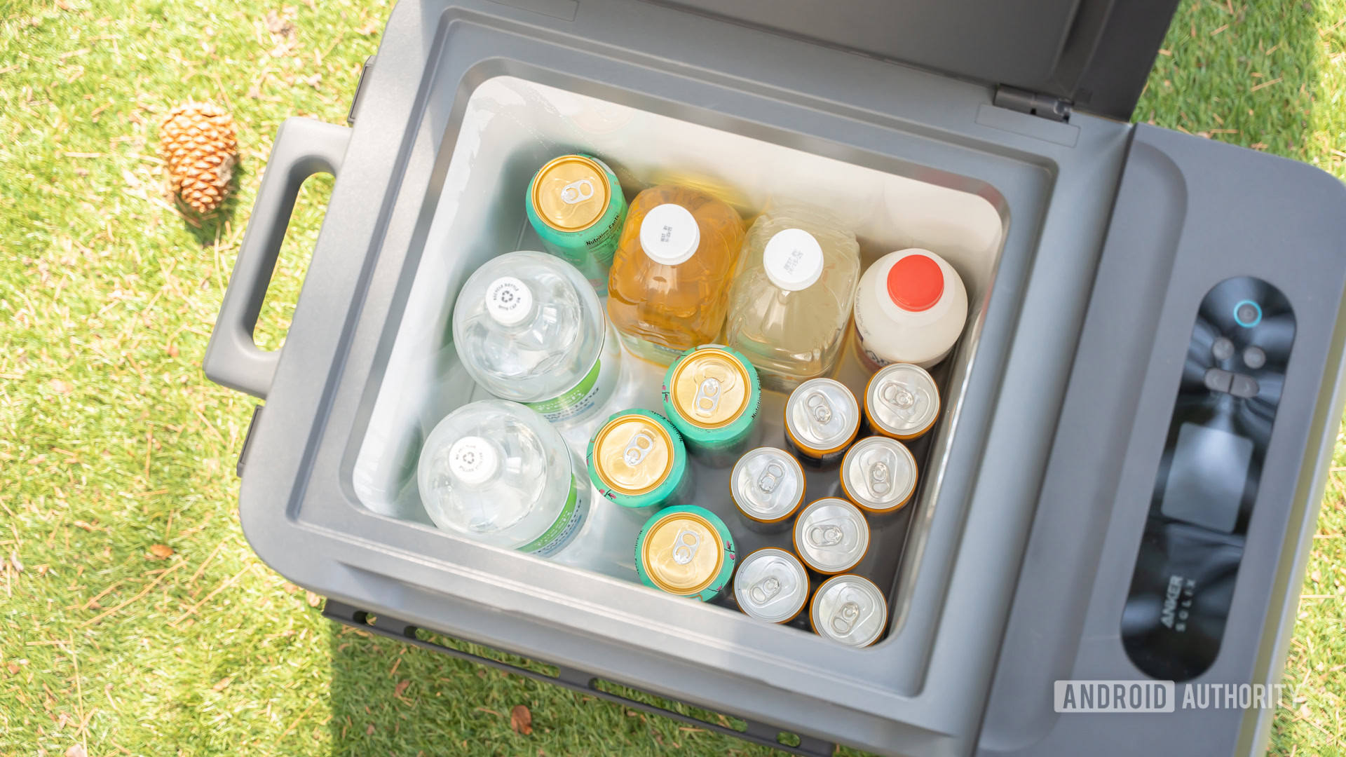 Anker SOLIX EverFrost 2 40L with drinks inside