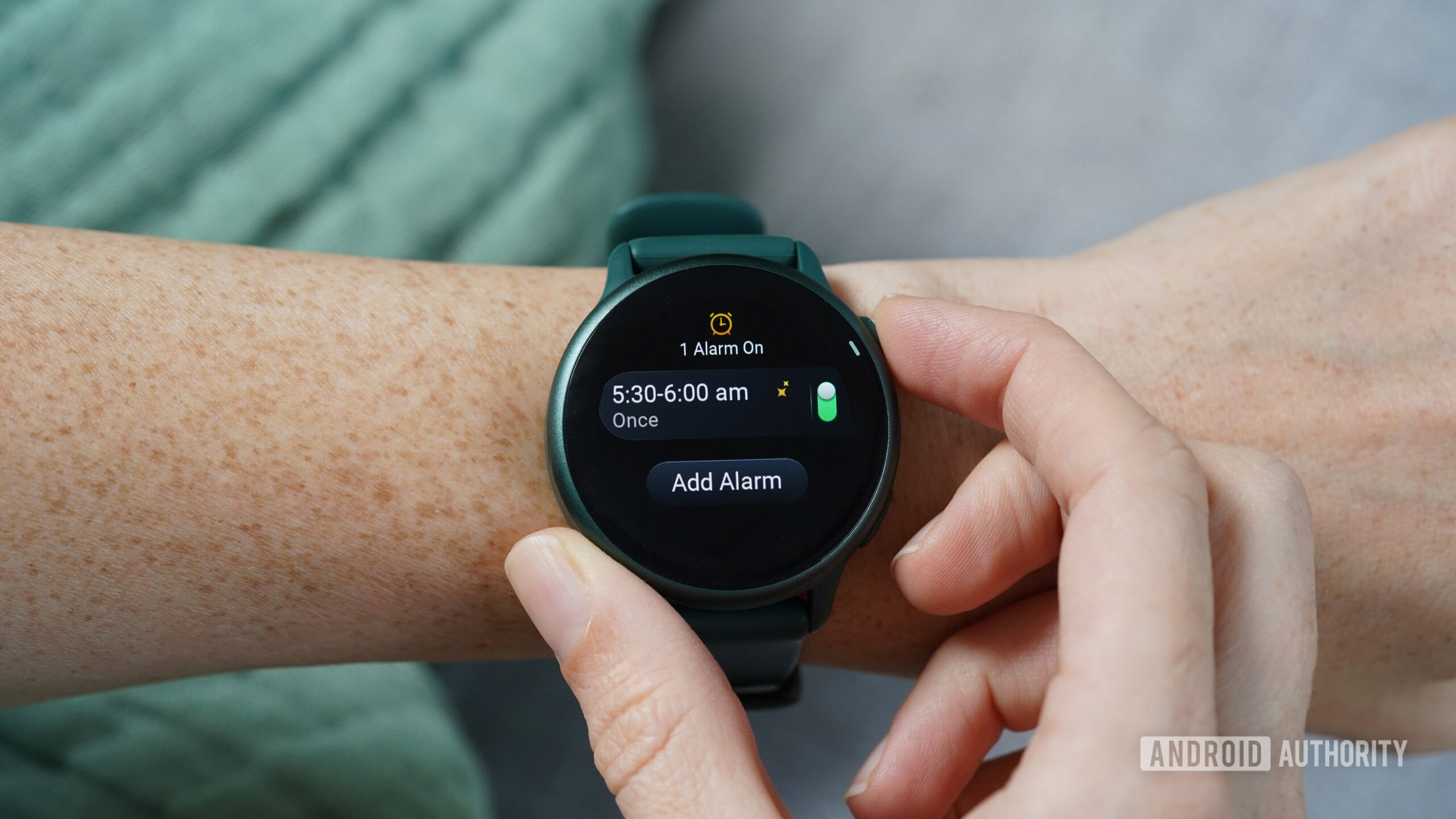 A Garmin Vivoactive 6 user adds an alarm.