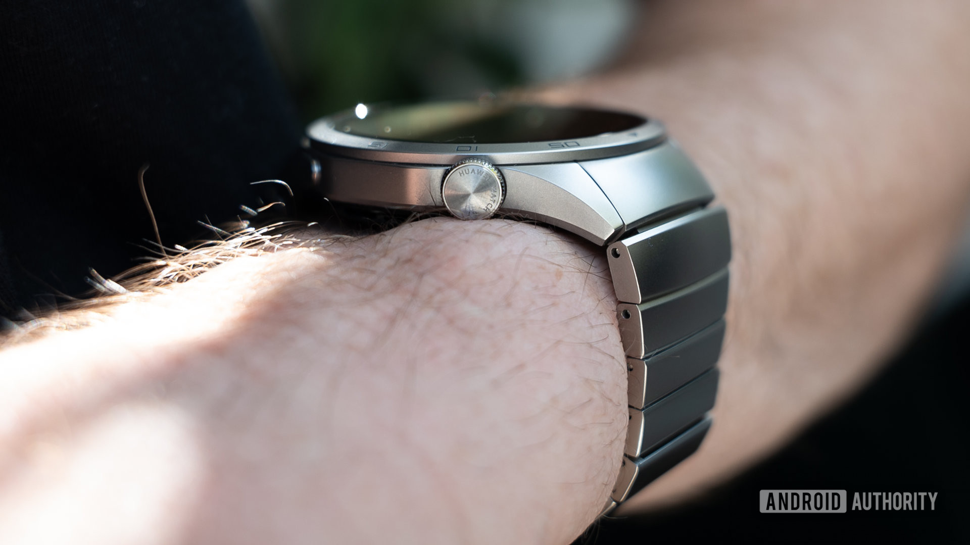 Huawei Watch GT 4 smartwatch side profile showing crown and thickness on wrist Huawei Watch GT 4 smartwatch side profile showing crown and thickness on wrist