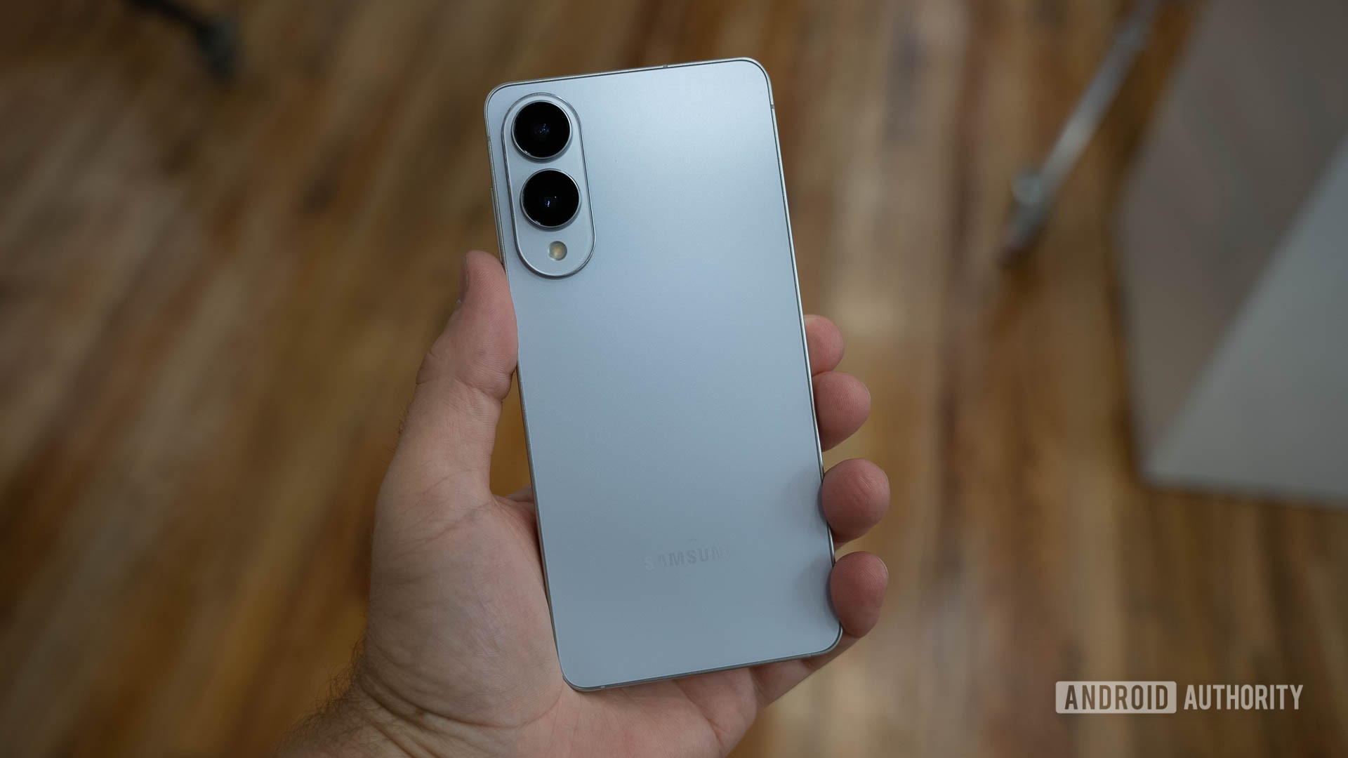 Samsung Galaxy S25 Edge Icyblue In hand Samsung Galaxy S25 Edge Icyblue In hand