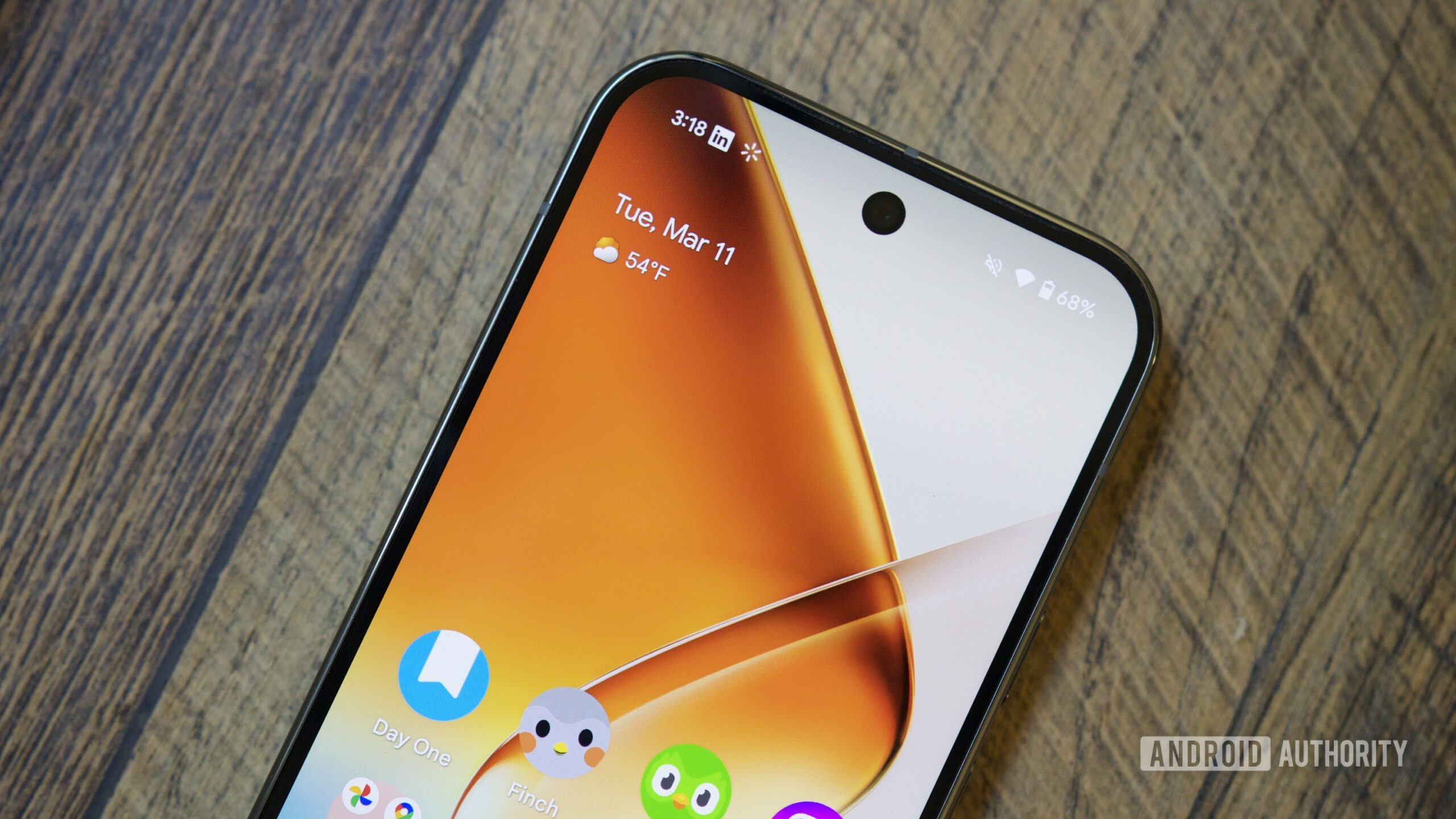 google pixel at a glance close up At a Glance on the Google Pixel 9 Pro.