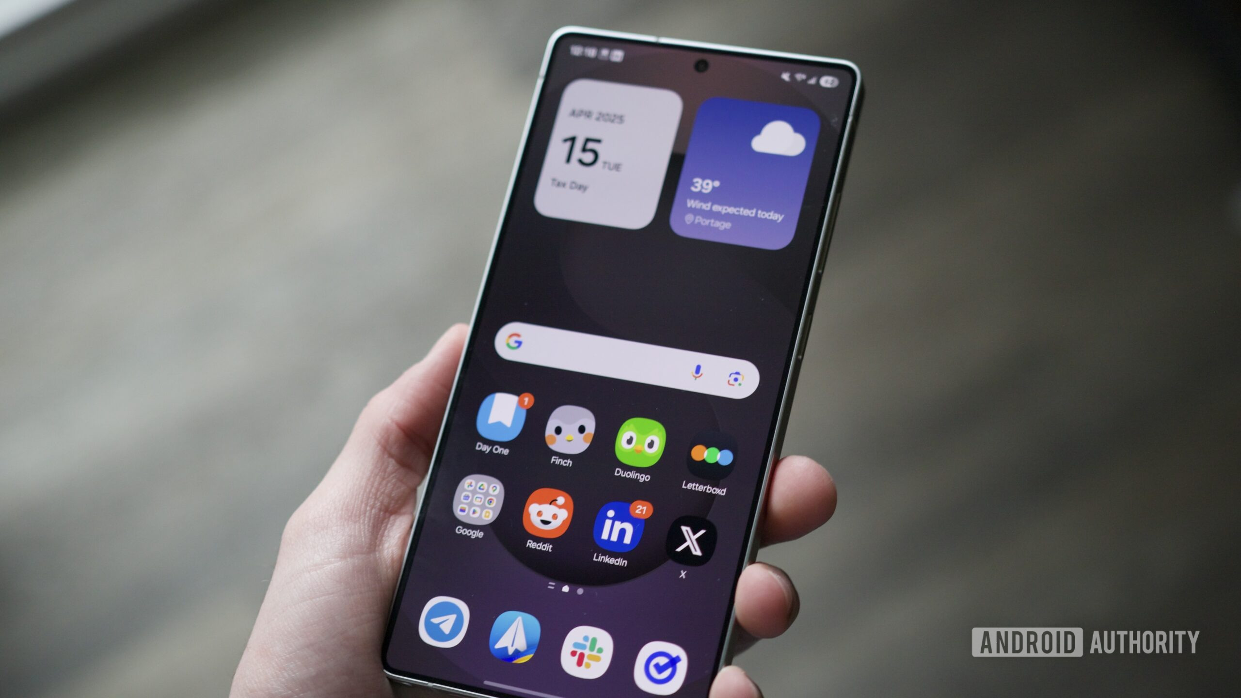 samsung one ui 7 home screen s25 ultra 2 One UI 7 home screen on a Galaxy S25 Ultra.
