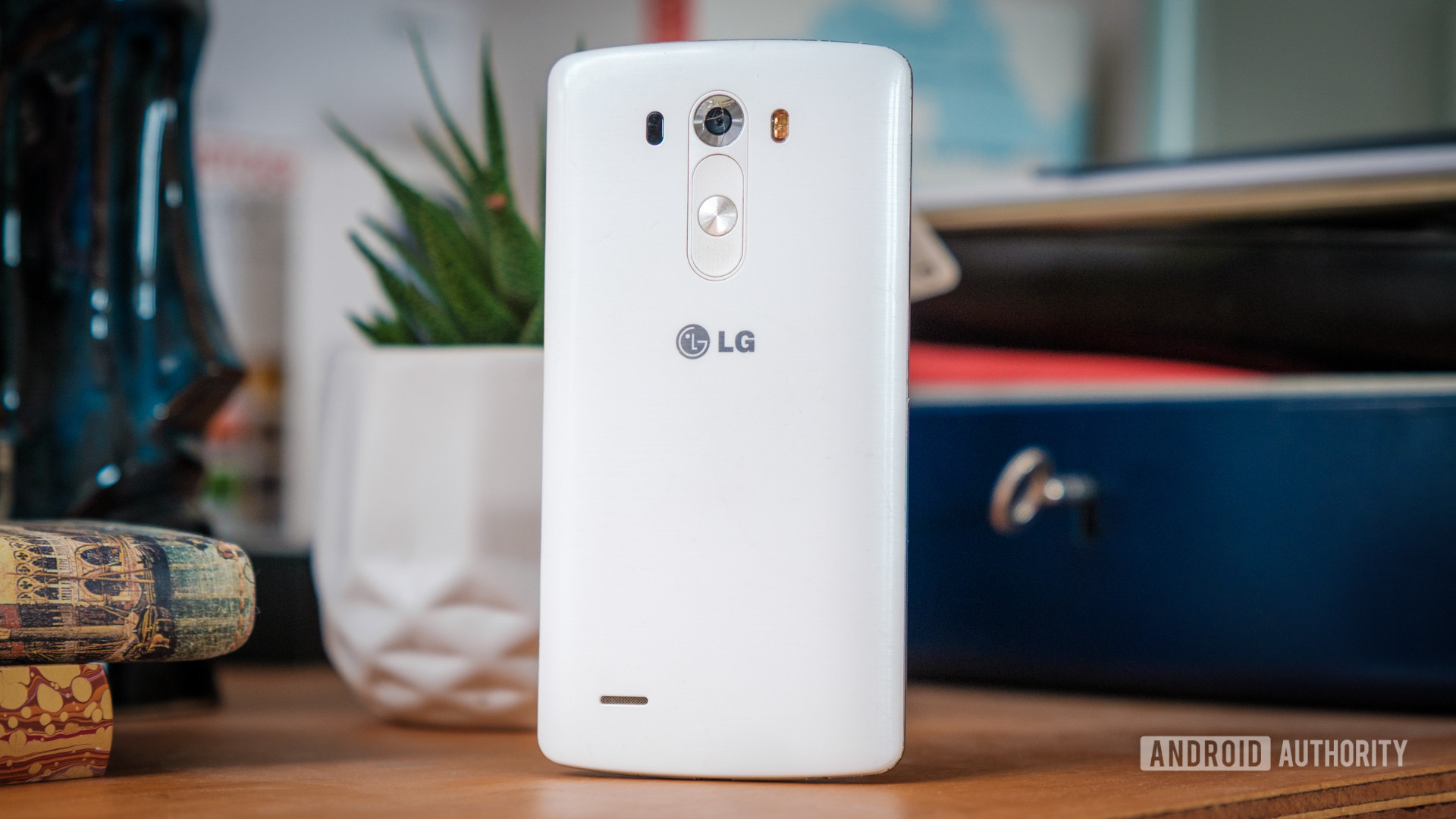 LG G3 back standing upright LG G3 back standing upright