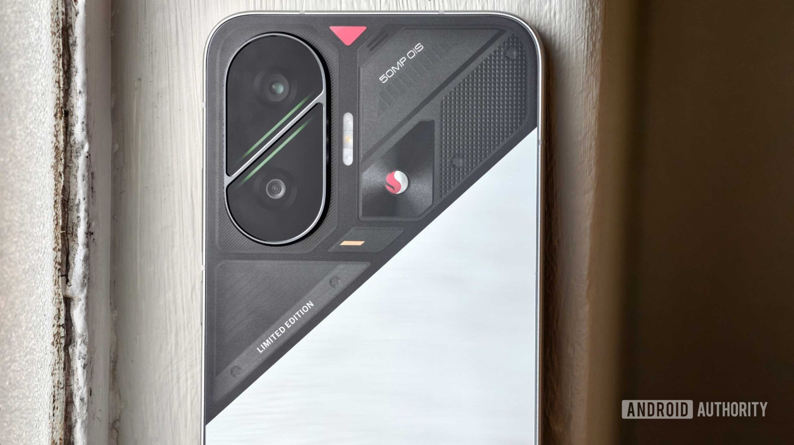 POCO F7 with Snapdragon logo The POCO F7, complete with Snapdragon logo.