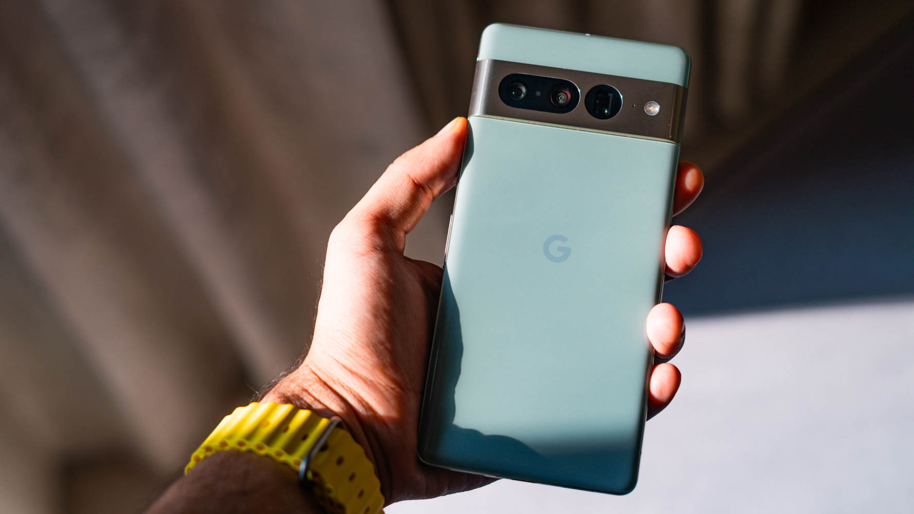 Pixel 7 Pro hazel in hand Pixel 7 Pro hazel in hand