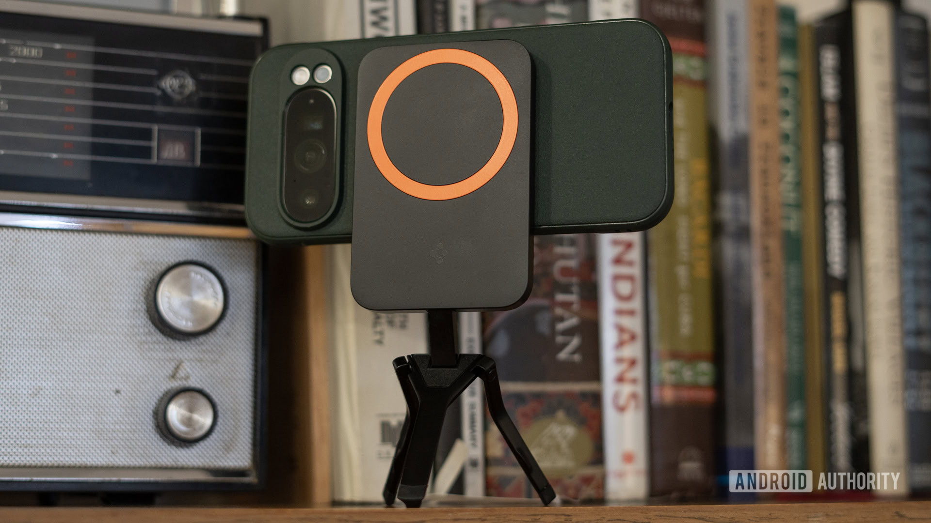 Pixel Magsafe Qi2 with magsafe tripod Pixel Magsafe Qi2 with magsafe tripod