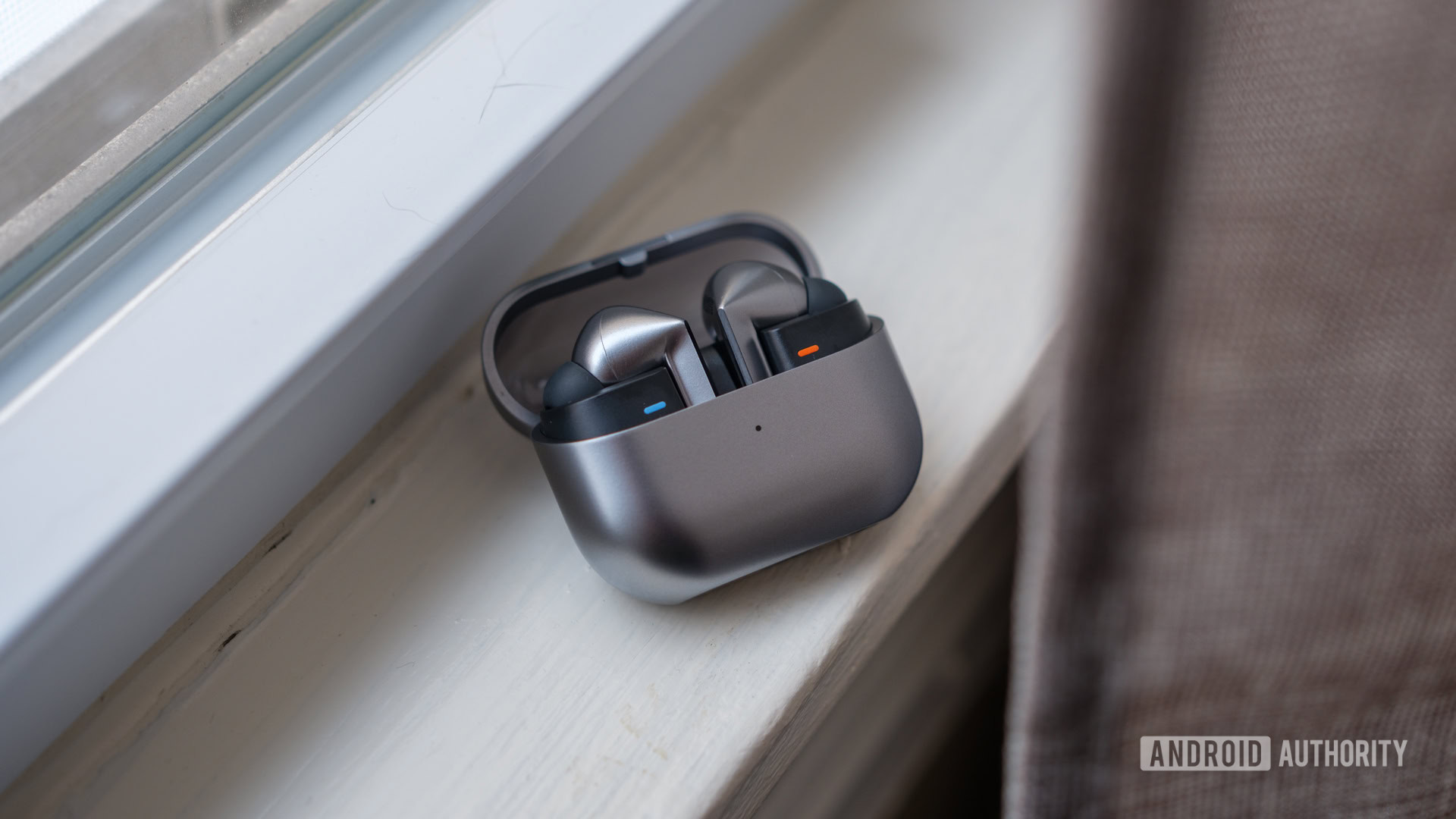 Samsung Galaxy Buds 3 Pro lying in case Samsung Galaxy Buds 3 Pro lying in case