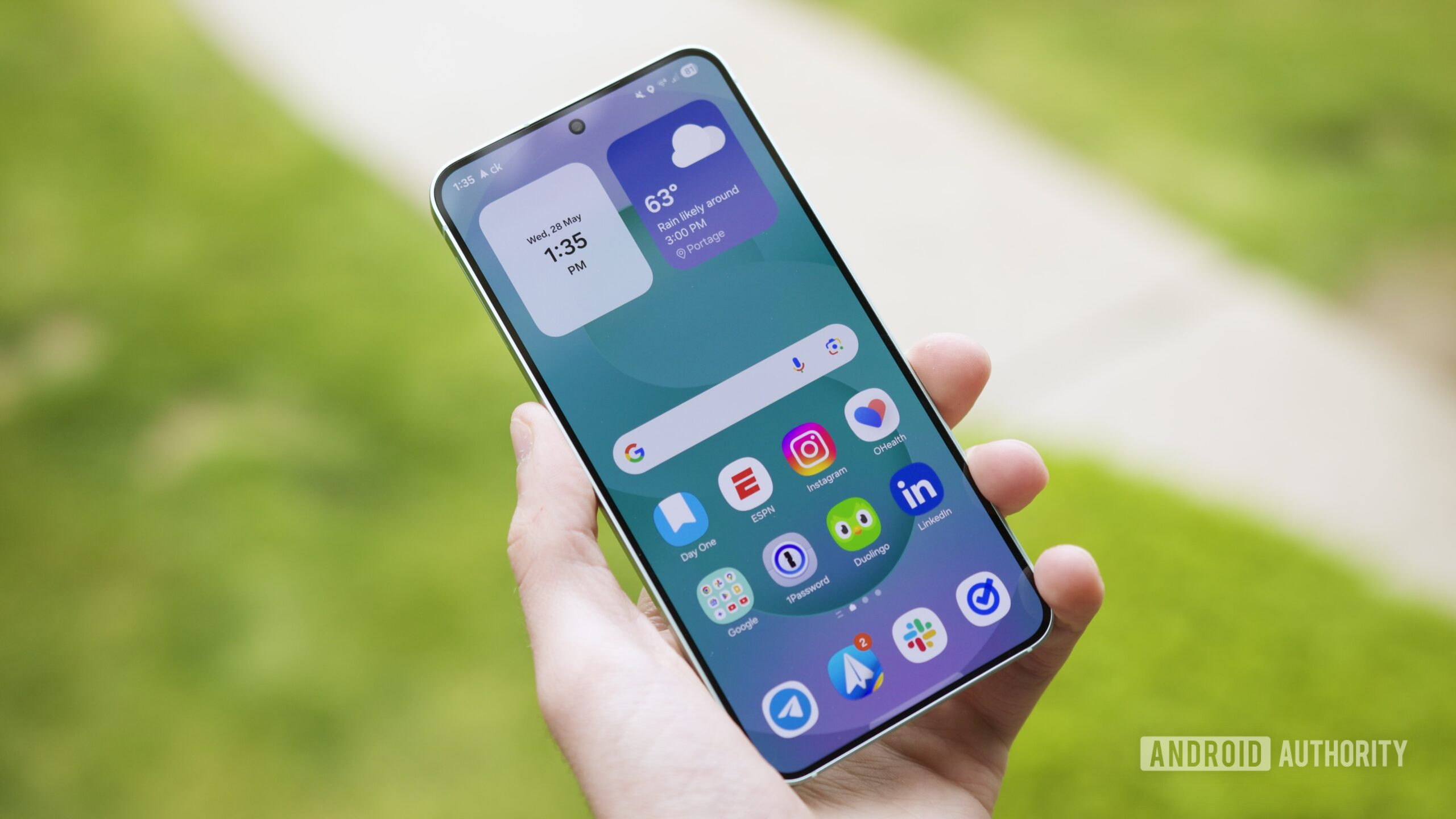 A Samsung Galaxy S25 running the One UI 8 beta.