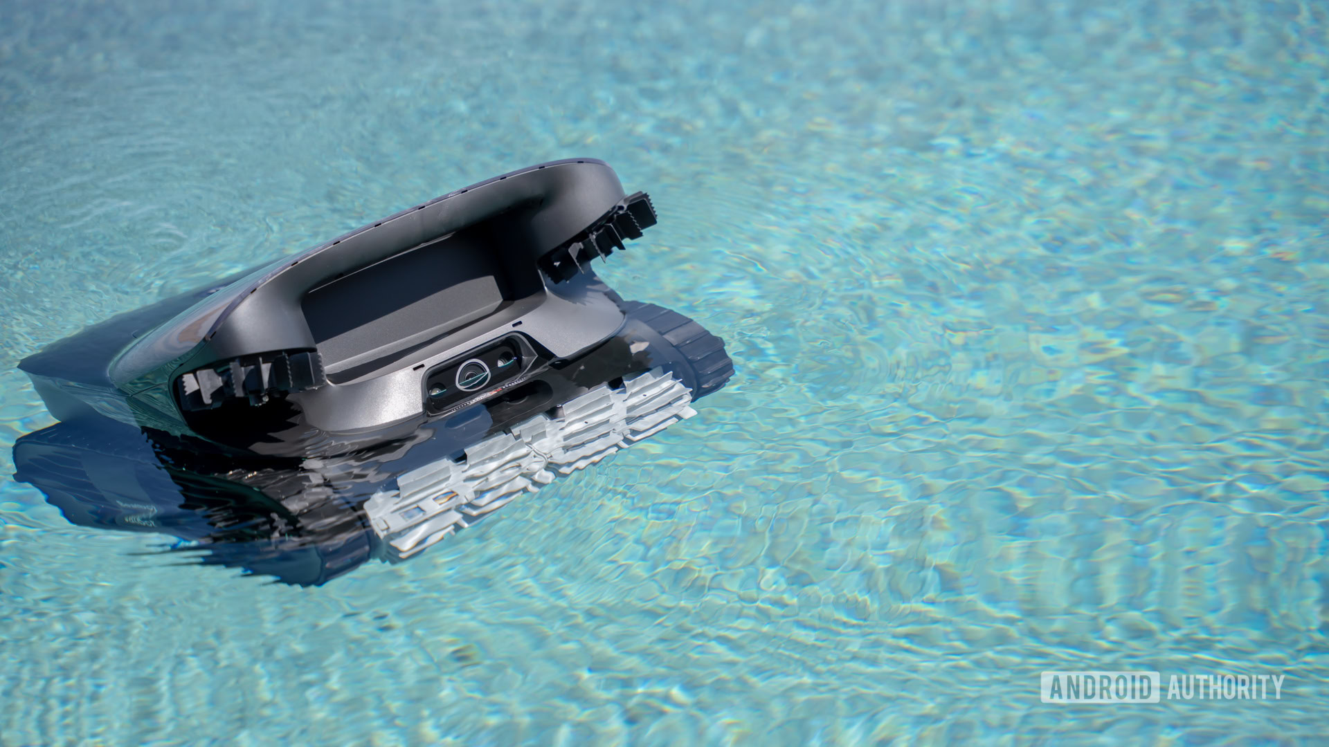Beatbot AquaSense 2 Ultra floating on water 3 Beatbot AquaSense 2 Ultra floating on water 3