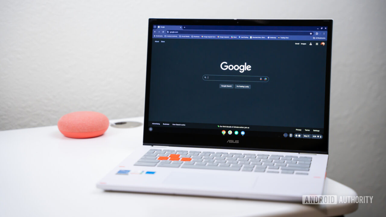 Google Search on Chromebook stock photo (1) Google Search on Chromebook stock photo (1)