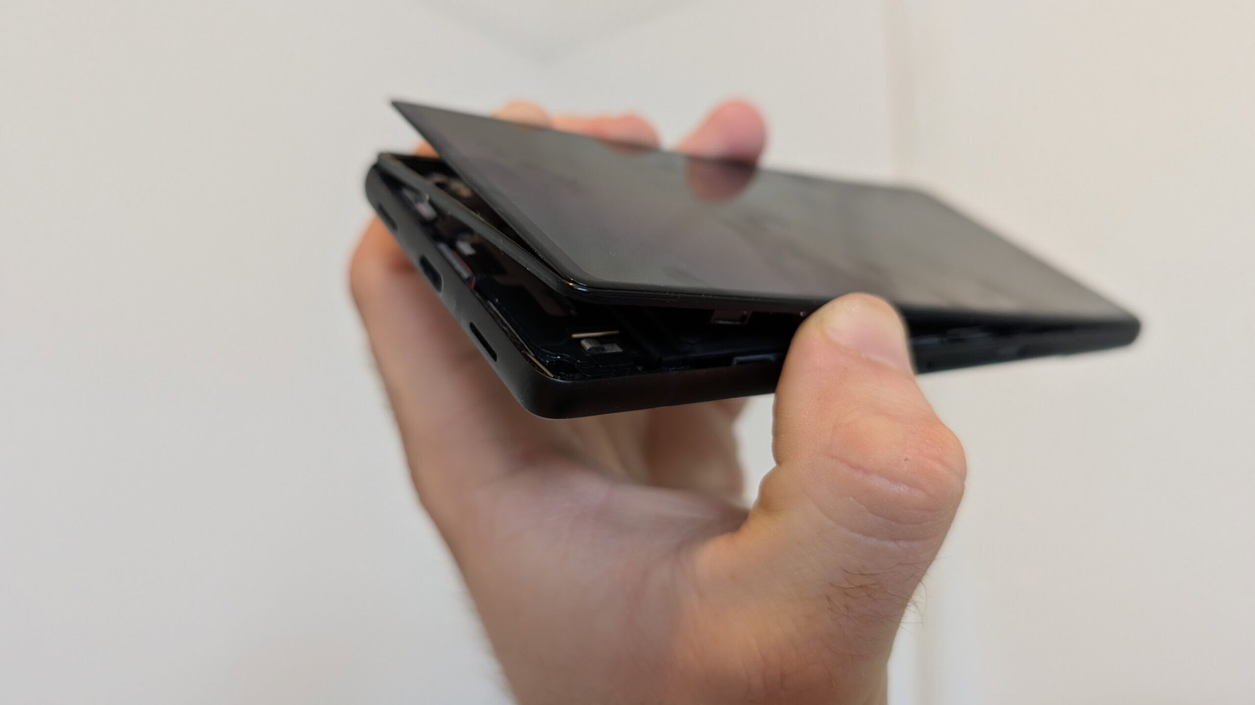 Google Pixel 6a swollen battery Zac