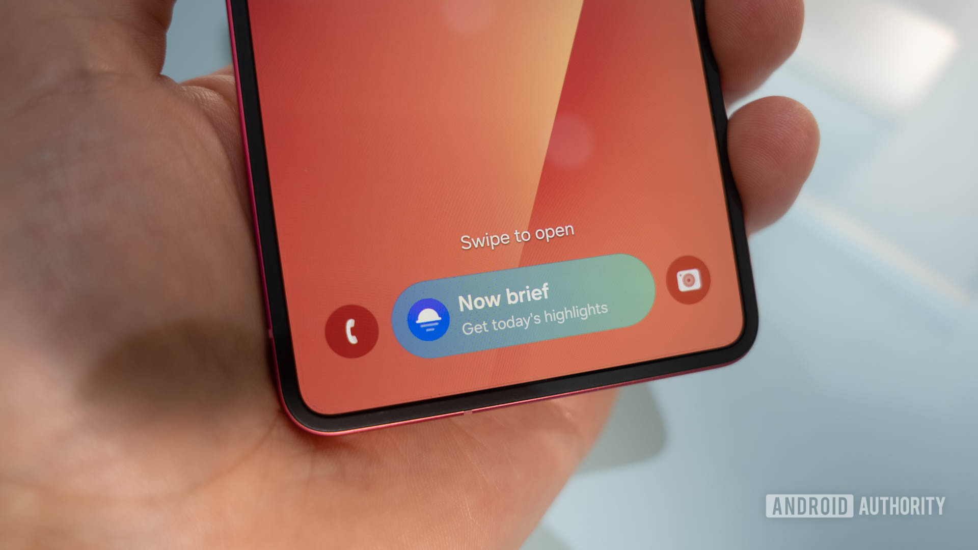 Samsung Galaxy Z Flip 7 Now Bar on lock screen