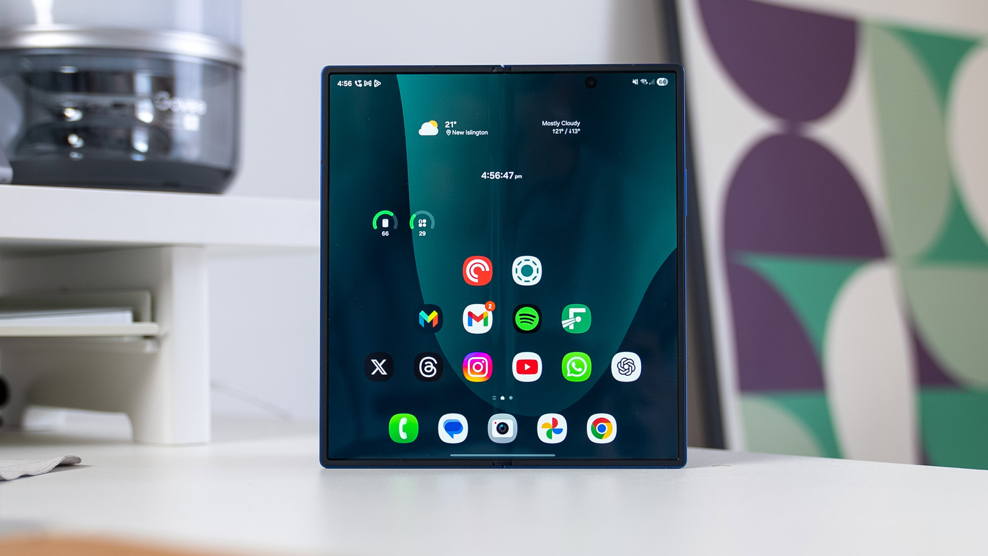 Z Fold 7 Open One UI 8 may soon allow you to hide the location icon for system use.