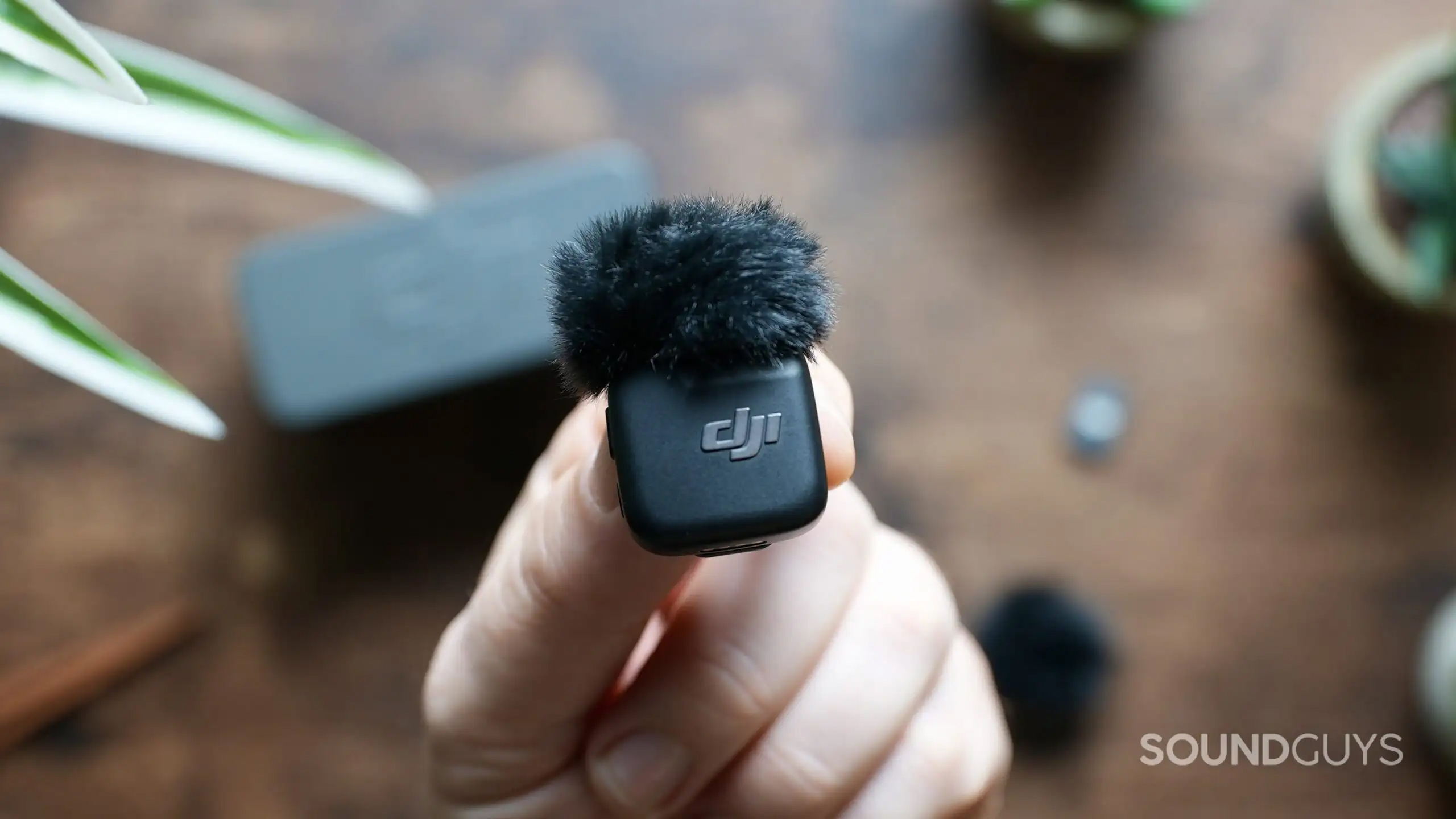 DJI Mic Mini in hand DJI Mic Mini in hand