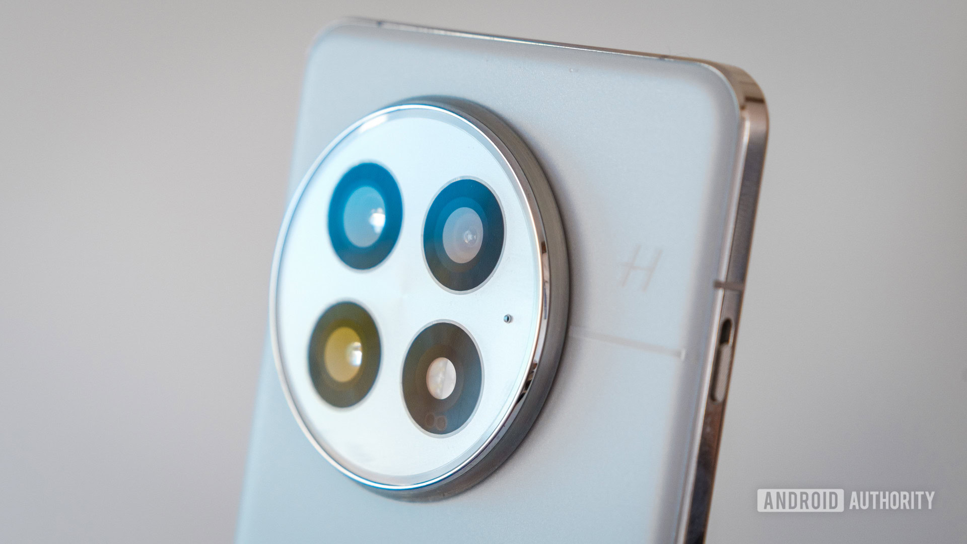 OnePlus 13 camera array OnePlus 13 camera array