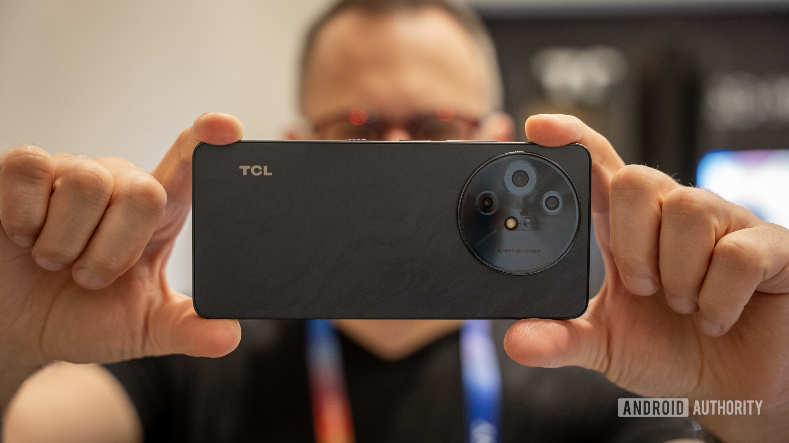 TCL 60 XE NXTPAPER 5G held horizontally for a photo TCL 60 XE NXTPAPER 5G held horizontally for a photo