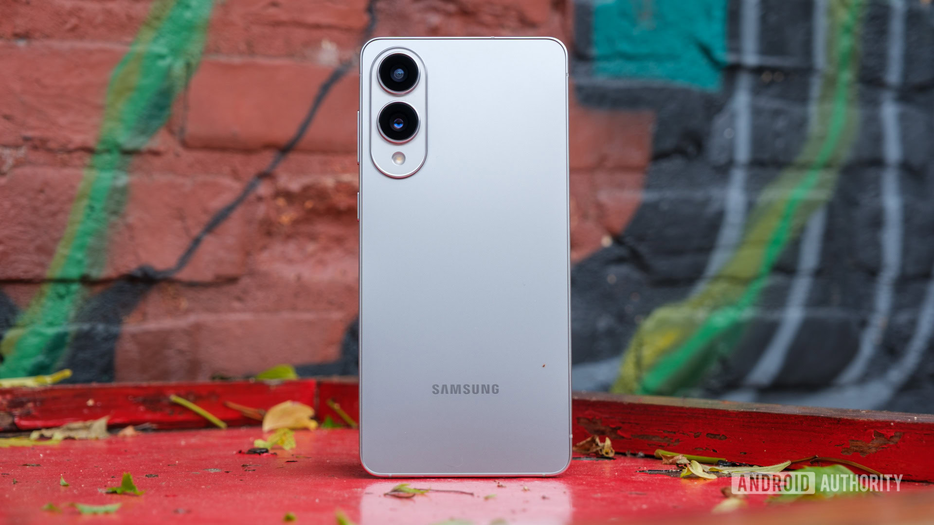 Samsung Galaxy S25 Edge standing hero Samsung Galaxy S25 Edge standing hero