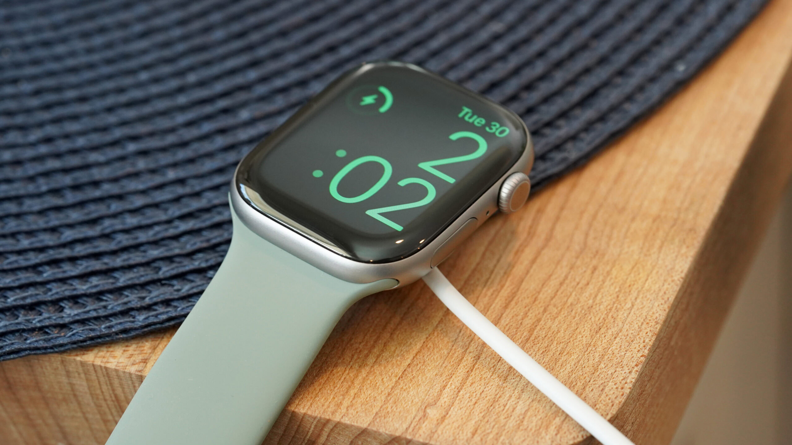 Apple Watch Series 11 Charging