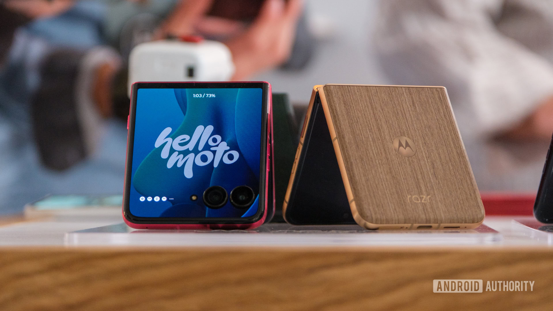 Motorola Razr Ultra woodgrain