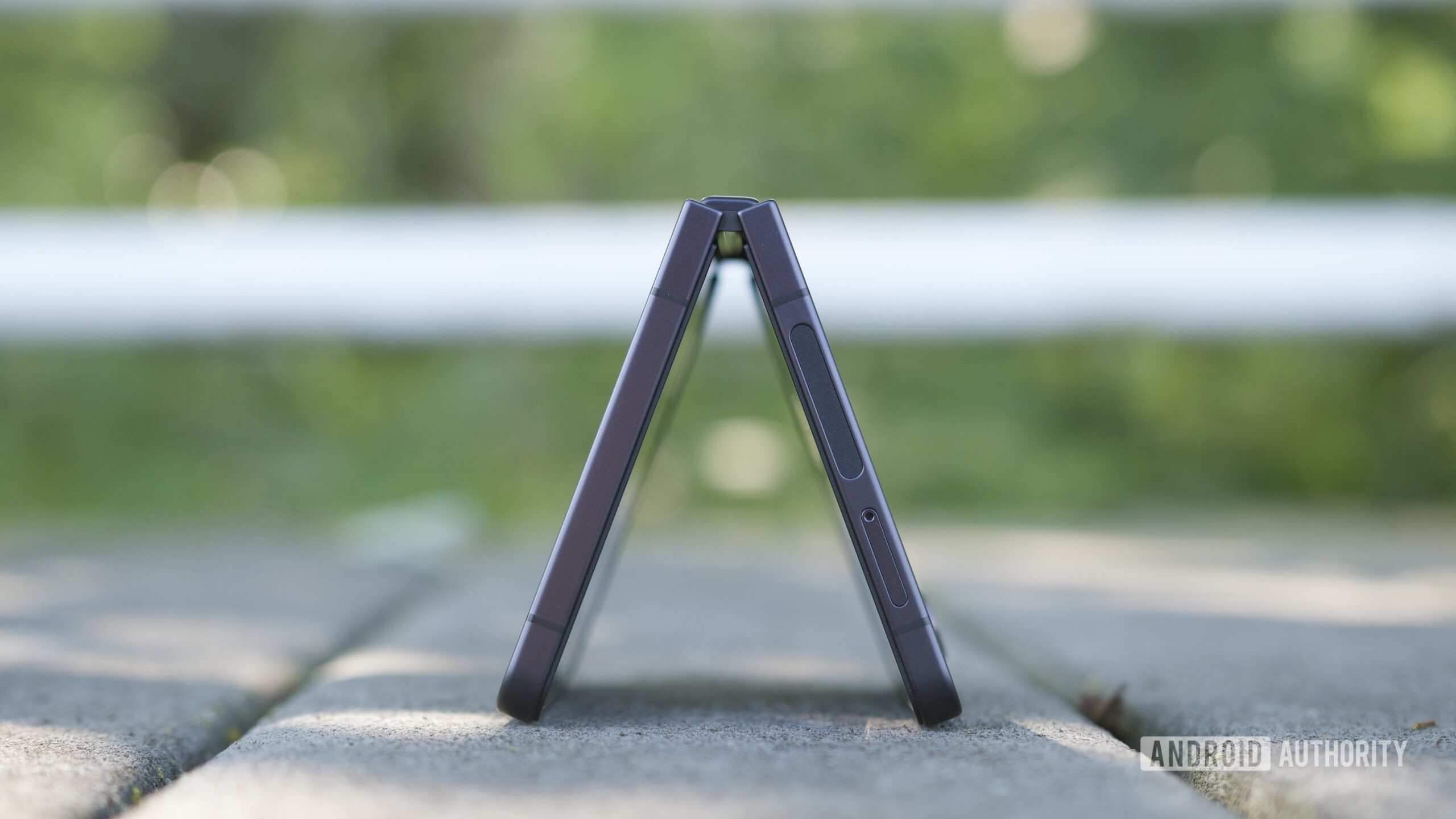 A side view of the Galaxy Z Flip 7 frame while half-folded.