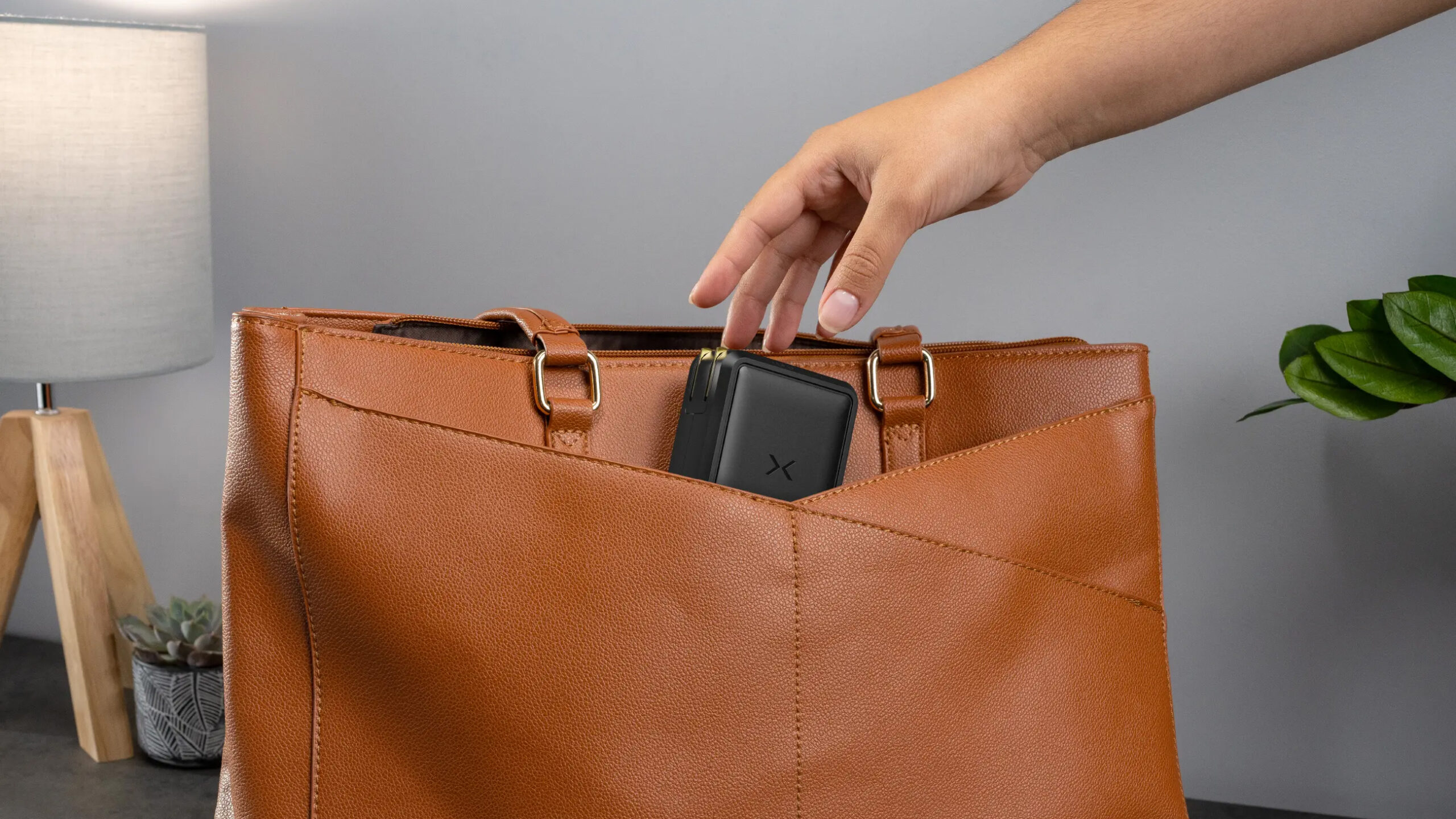 NOCO XGrid X140 in purse