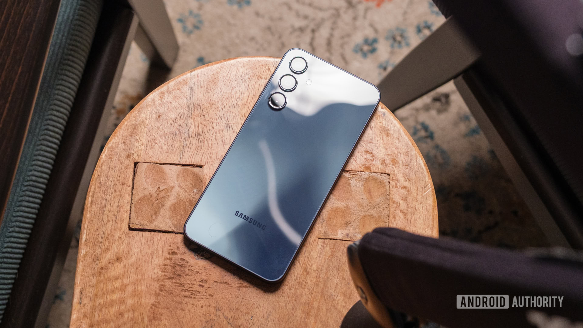 Samsung Galaxy A16 5G shiny under lights