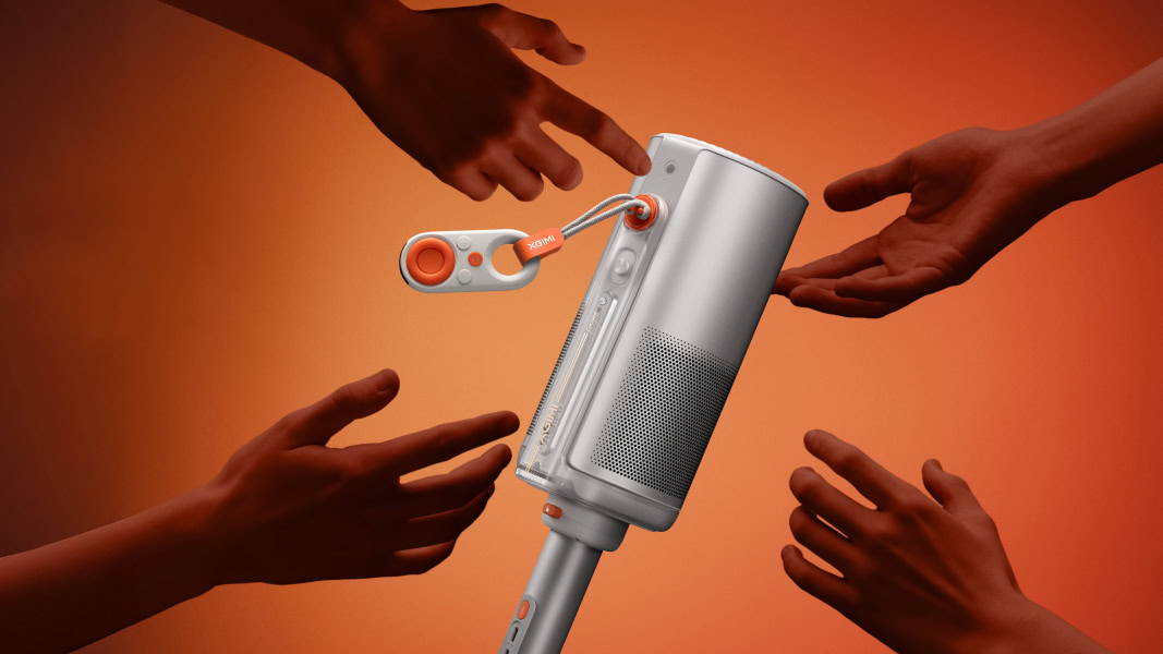 XGIMI MoGo 4 Laser with hands