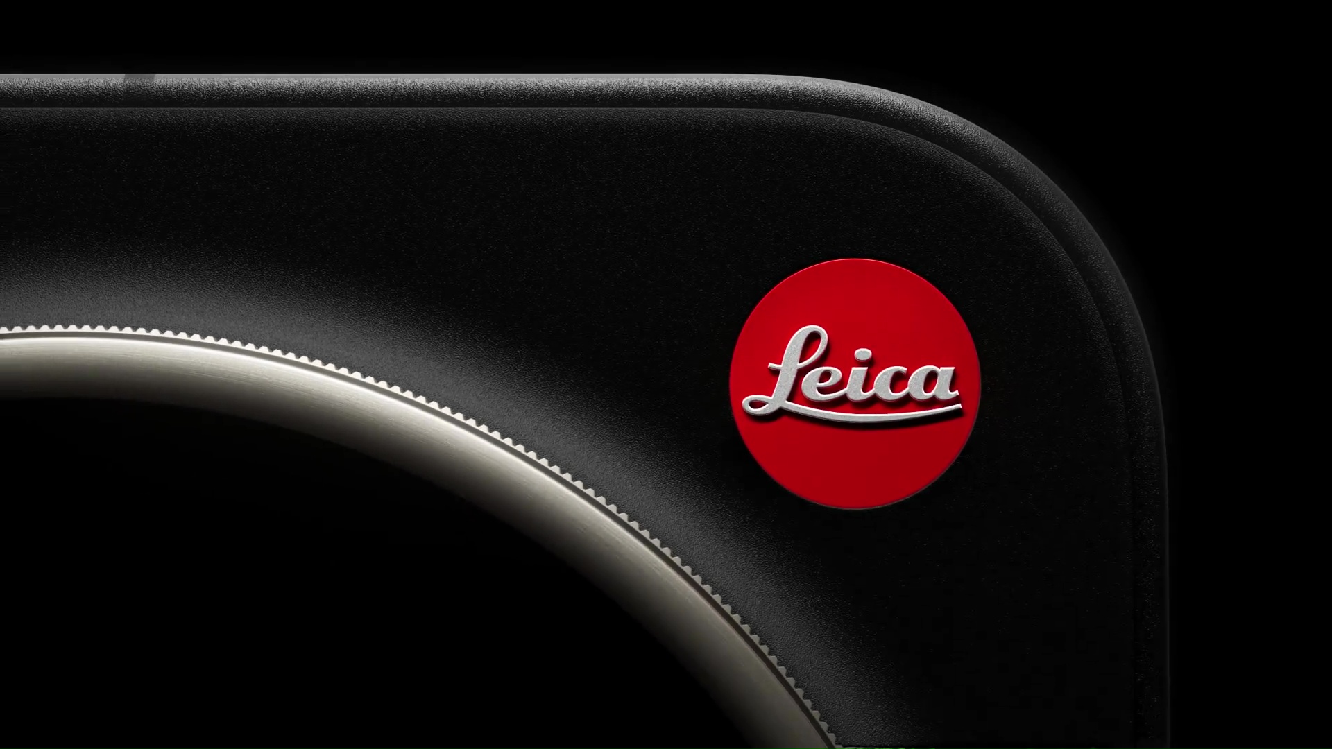 Xiaomi 17 Ultra with Leica engraving and rotary camera dial