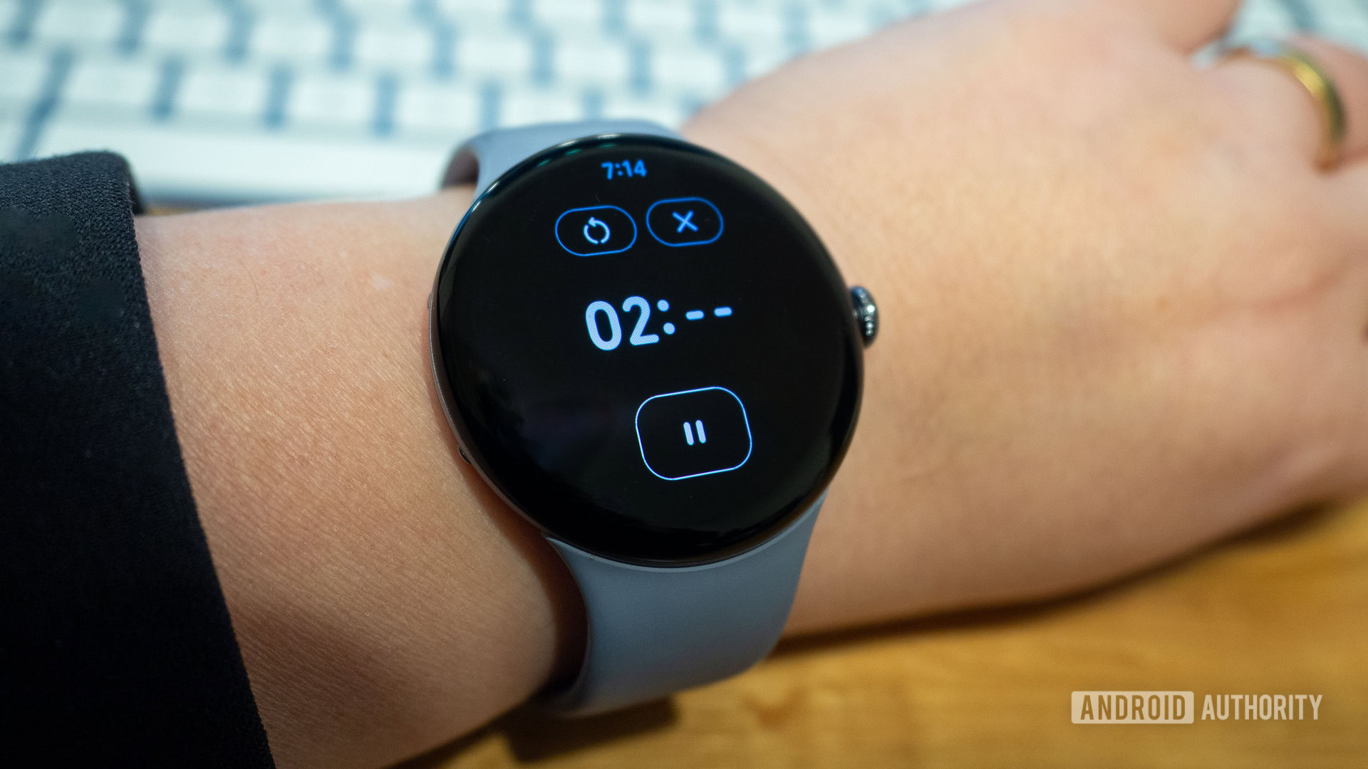 google pixel watch 4 on hand aod timer (1)