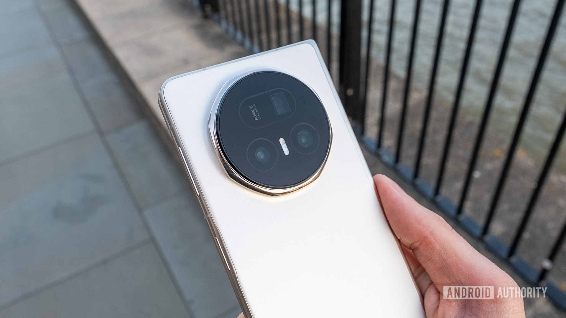 Honor Magic V5 Camera Close Up