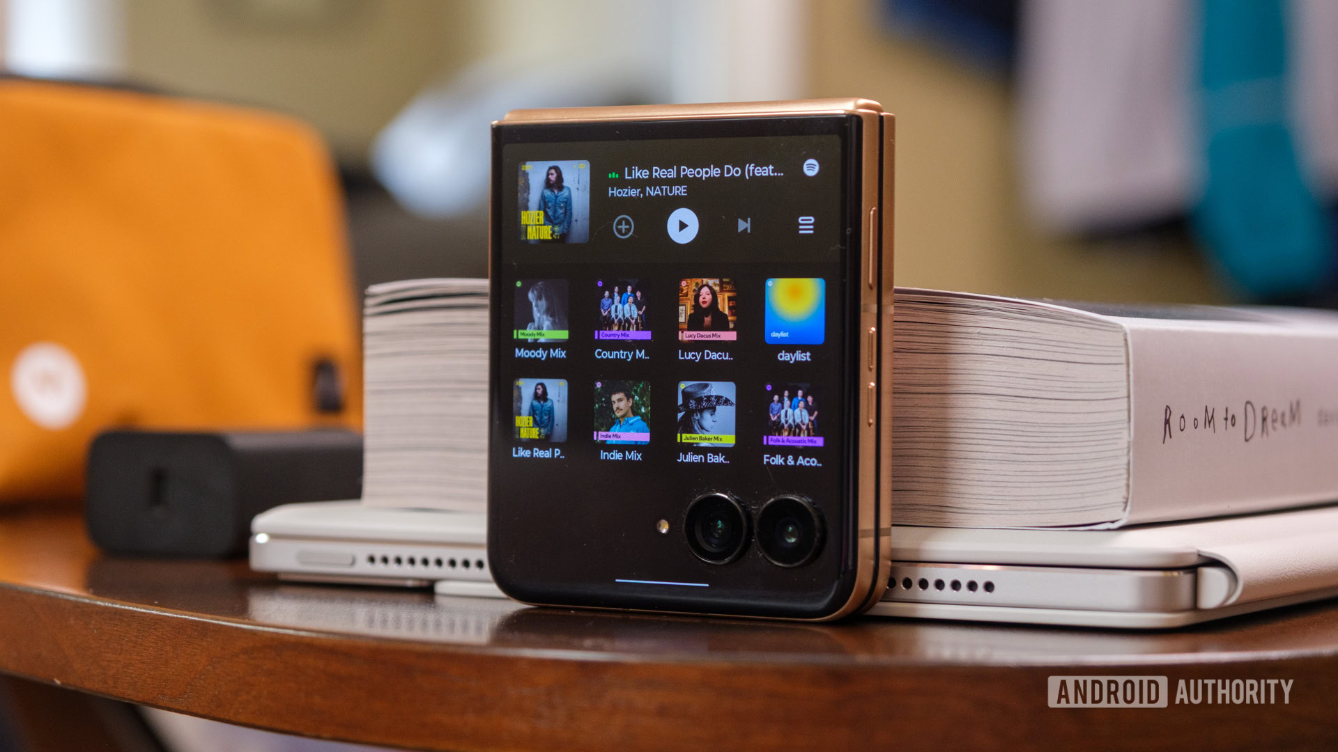 Motorola Razr Ultra spotify widget