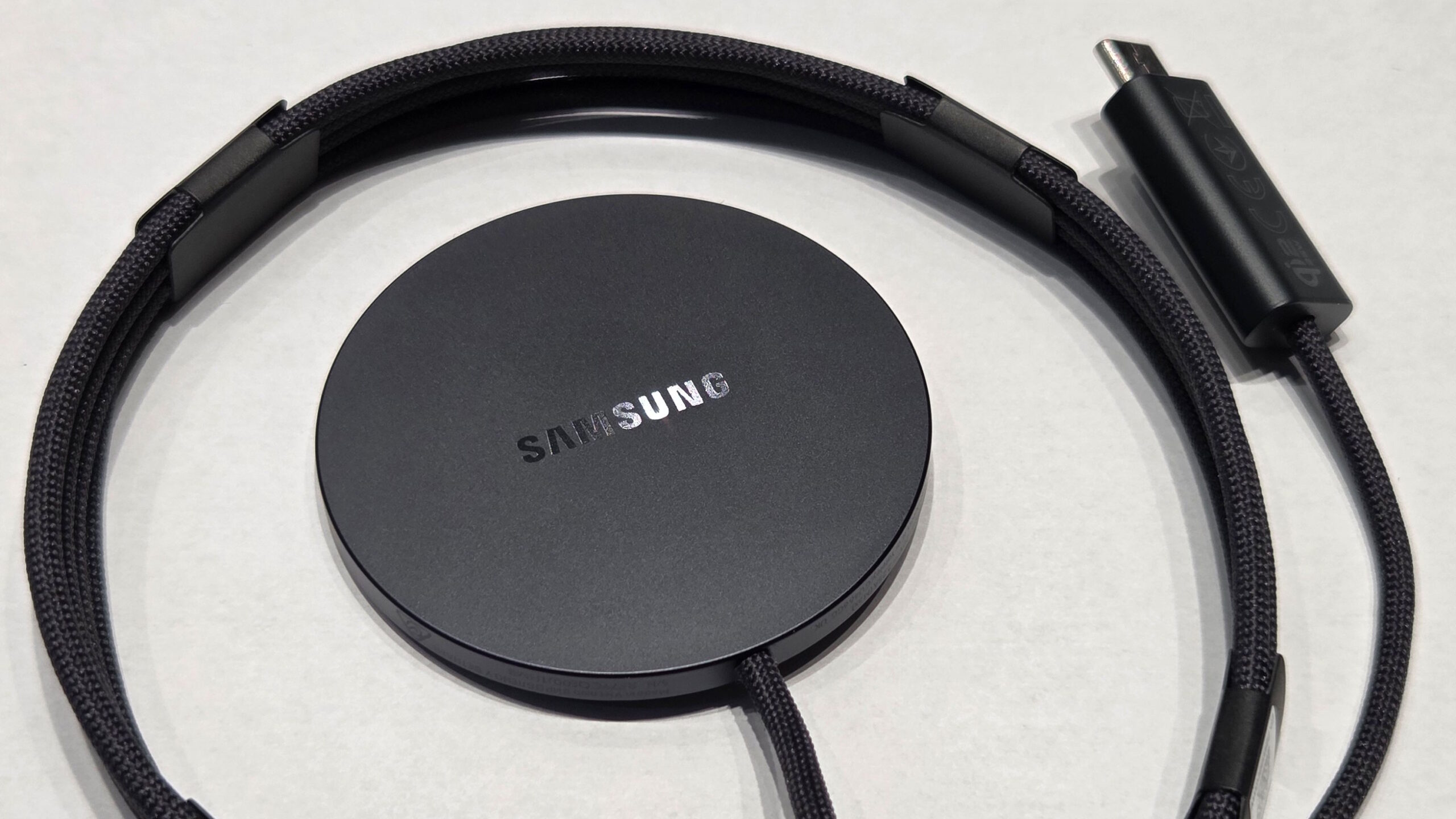 Samsung Magnetic Wireless Charger 25 Watts 1